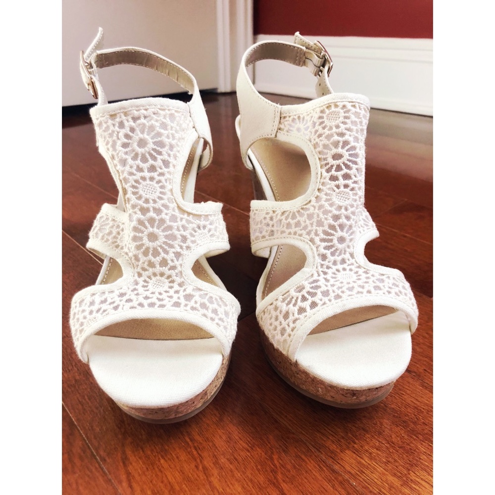 Cream mesh Wedges